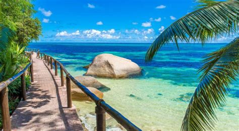 Les seychelles sont le vestige du continent primordial, point 90 % des seychellois habitant mahé, le passage sur cette île. Partir en voyage de noces aux Seychelles