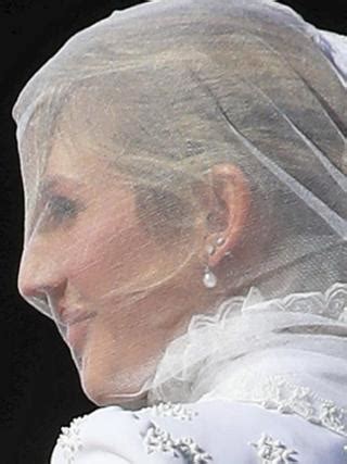 Last weekend, british singer ellie goulding wed her art dealer partner caspar jopling, and wore not one, but four wedding dresses. PerthNow | Breaking News from Perth and Western Australia