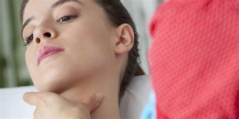 Thyroid cancer like all cancers results in an unrestrained growth of cells due to damaged genetic you will usually feel there is a lump in your neck over to the thyroid gland. Thyroid Cancer Look-Alike - Thyroid Center of Santa Monica