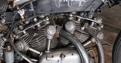 Oh says red molly to james that's a fine motorbike. daily timewaster: Motor Porn