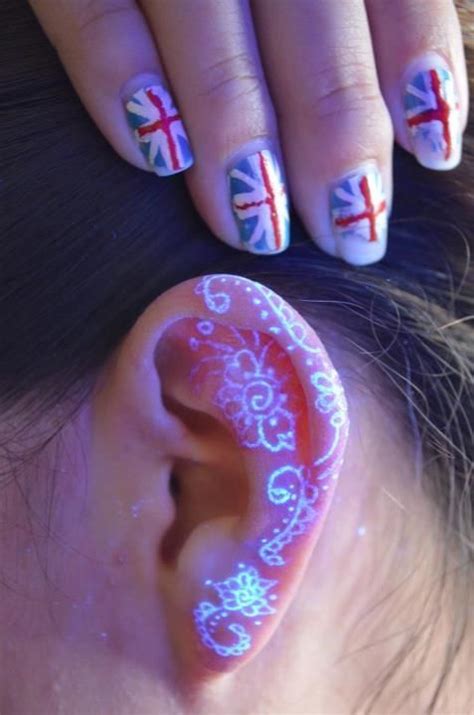 The earlobes and the area behind the ears are considered as one of the most sensitive parts of the human body, and this imparts a sensuous value to these tattoos, which are loved by all ages men, women, girls and guys. glow in the dark tattoos - Google Search: | Glow tattoo ...
