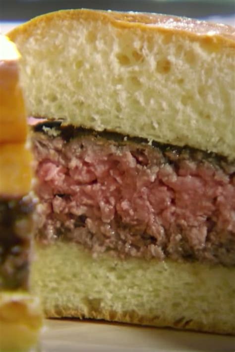 Gordon ramsay hamburger recipe is an art, by using a special gordon ramsay burger blend of, brisket, chuck sirloin, and short rib ground beef and along with freshly grilled onion slices that add such an important component in building the perfect burger. This Is How You Make the Perfect Burger, According to ...