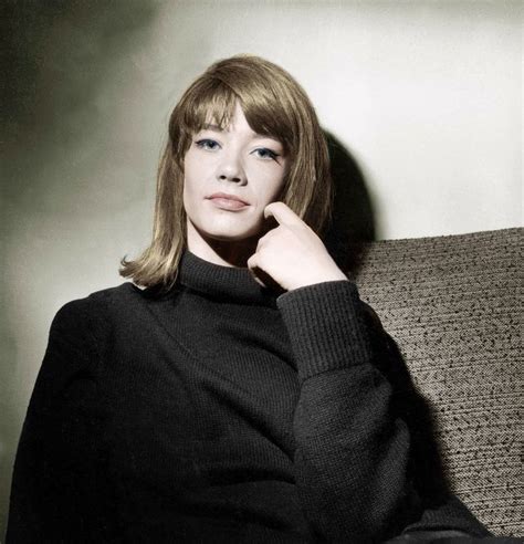 Françoise hardy grandit auprès de sa mère et de sa sœur cadette. Pin by handan on francoise hardy | Francoise hardy, Style ...