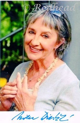 Nina divíšková, která dnes zemřela ve věku 84 let, měla široký herecký rozsah. Pin na nástenke ČESKÁ A SLOVENSKÁ FILMOVÁ TVORBA