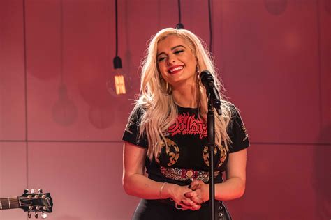 If you ever were to say goodbye. Dit was Bebe Rexha in The Qube - Qmusic