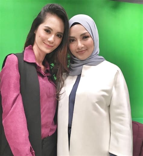 Drama terbaru astro ini merupakan adaptasi dari novel dila dyna dan dilakonakan oleh neelofa dan fattah amin sebagai pendukung utama.drama bakal menemui. Eleena Sui Dan Neelofa Suri Hati Mr Pilot | EncikShino.com