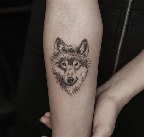 Erkek bilek dövmeleri sadece küçük tasarımlardan oluşmuyor. Wolf tattoo design, Küçük dövmeler, Kol dövmeleri