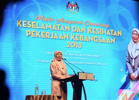 Wan azizah wan ismail melancarkan dasar keselamatan dan kesihatan pekerjaan, kkp negara. Dasar Keselamatan dan Kesihatan Pekerjaan Negara ...