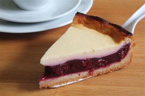 Hier bekommst du ein rezept für einen unglaublich leckeren und schnellen kirschen streusel kuchen zum selber machen: Kirsch-Topfen-Kuchen - Rezept | Kochrezepte.at