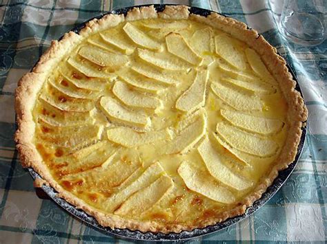 Voici une délicieuse tarte aux pommes alsacienne vraiment savoureuse préparée avec des pommes golden. Recette de Tarte aux pommes à l'alsacienne par lyly59