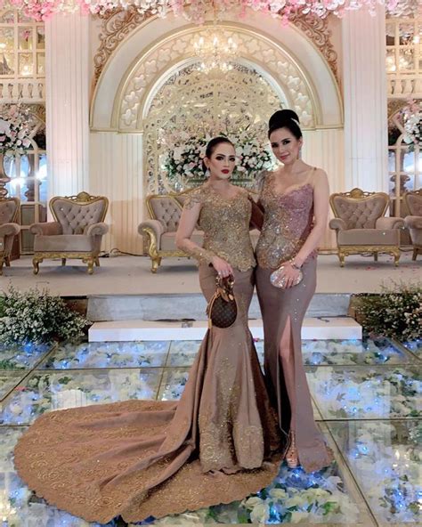 Anne avantie, batiken, roemah penganten, wisma kasih bunda. Anne Avantie/ Kebaya Panjang - 65+ Model Kebaya Modern ...