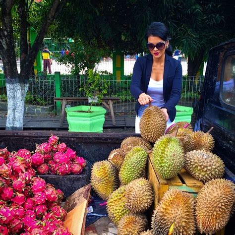 Pvc farah quinn listal exotist chef from indonesia farah quinn agnes monica make up cantik puting farah quin farah quinn in thailand selebritis indonesia farah qinn leather celebrity shopping quinn aiiko bakpao farah quinn ada quinn model farah quinn in maldive payudara. Foto Artis Seksi : Farah Quinn | Jalan-Jalan Seksi Pake ...