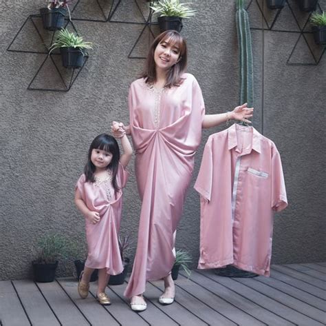 Inspirasi model baju pesta brokat simpel untuk hijaber yang ingin ke kondangan jadi bridesmaid. Inspirasi Terbaru 55 Referensi Baju Kondangan Simple Anak Muda