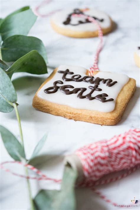 Dann kann auch das rezept herrlich für die anstehende veranstaltung genutzt werden, da man nicht lange suchen muss. Butterplätzchen Lettering | Rezept für lustige ...