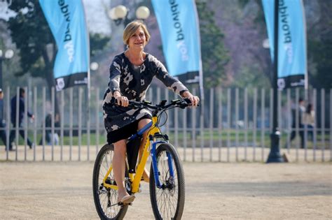 Have something nice to say about evelyn matthei? Lluvia de memes provocó la caída en bicicleta de Evelyn ...