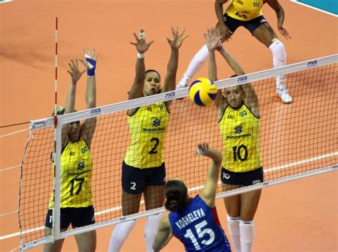 Comentarista tem fala racista em jogo feminino na cbf tv e é afastado. Vôlei feminino: Brasil vence Rússia em jogo com 5 sets