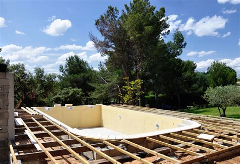 Ainsi, pour une piscine enterrée d'une taille standard (8x4m), les tarifs proposés par les professionnels vont de 8 000€ à 30 000€ en moyenne. Prix d'une piscine creusée selon ses dimensions - devis