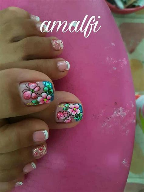 2) destacar solamente una uña encontramos el clásico diseño de uñas pintadas con esmalte rojo de fondo en donde toda mujer trucos, fotos y vídeos. Imagen de Vivian Alexa Orobio Hurtado en Pies bonitos ...