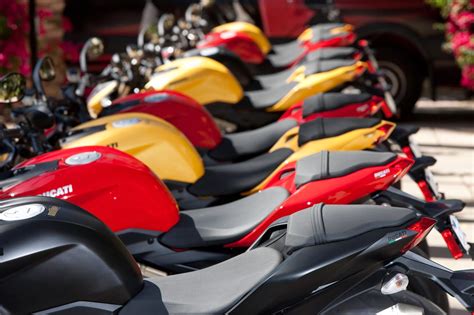 So the streetfighter 848 is not an 848 evo with the fairing removed and high bars fitted. Harga Motor Ducati streetfighter 848 2014 - Dasar Otomotif