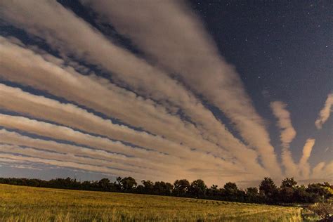 Spectacular 'cloud street' formations baffle locals as they appear in sky across Oxfordshire