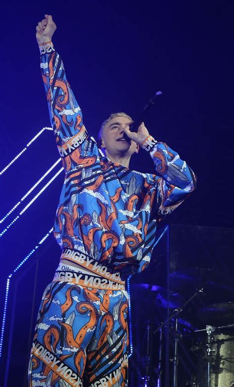 Lead singer of @yearsandyears & ritchie tozer in #itsasin(he/him). Pin on Olly Alexander Y&Y