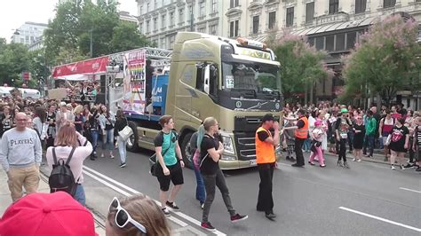 Höhepunkt ist die regenbogenparade am 19. Vienna Pride 2017// Regenbogenparade Wien 2017 - YouTube