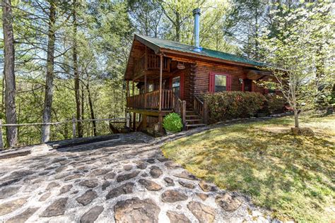 Mountain shade is located on a rural road with lots of peace and quiet. 427 Laurel Rd, Townsend, TN 37882 | MLS 1073081 | Listing ...