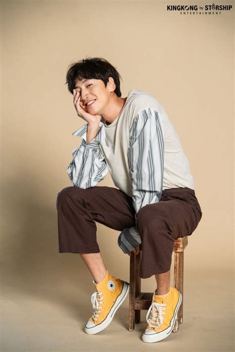 Ли кван су (lee kwang soo) список дорам. Lee Kwang Soo is all smiles in new profile photos ...