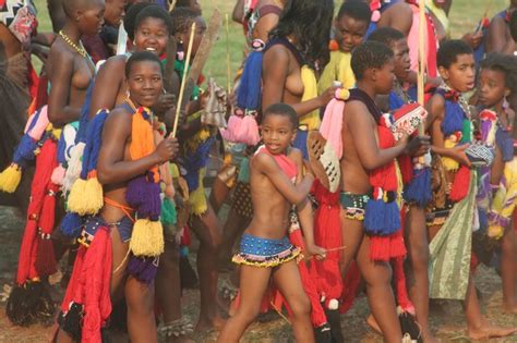 Suazilandia o esuatini, cuyo nombre oficial es reino de suazilandia o reino de esuatini (en suazi: Swazi Reed Dance - Once Seen, Never Forgotten | Swazi, Tribes women, Swaziland