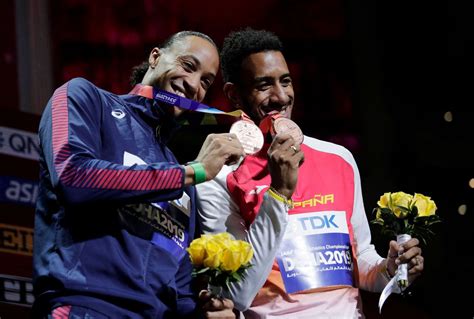 Die neue olympiasiegerin über 400 meter: Miller-Uibo and husband chase medals on same day