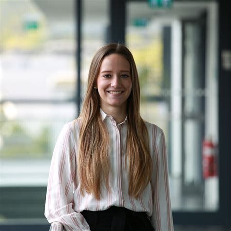 To vote, please use the stars on the bottom. Fabienne Hammer - BWL - Universität Trier | XING