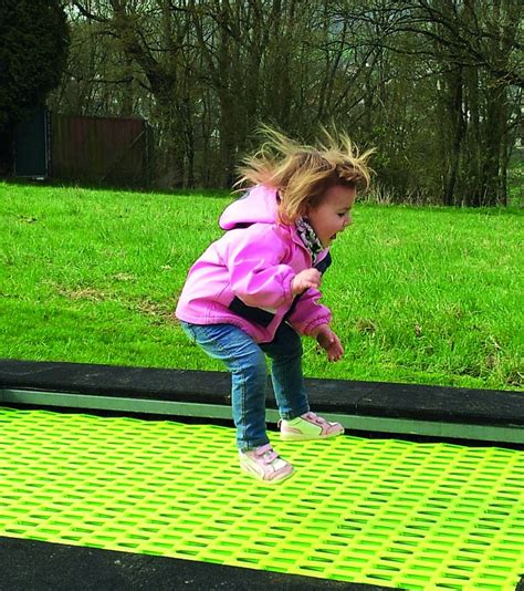 Hallo und herzlich willkommen auf unserem testportal. Trampoline rutschsicheren Matten sorgen für Kinderspaß