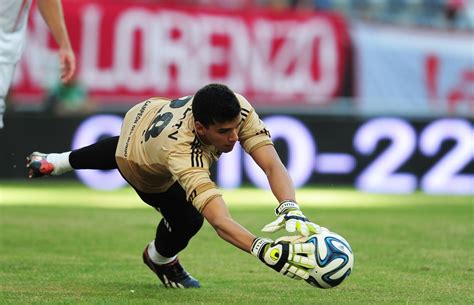 This boy deserves to be man of the match. Quatro times da Espanha interessados no jovem goleiro ...