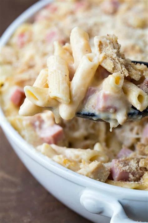 Cheesy casseroles are always a crowed pleaser. Chicken Cordon Bleu Casserole - I Heart Eating