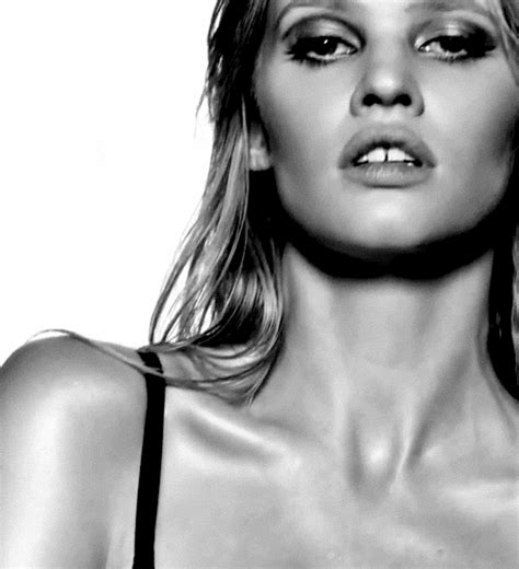 Photographed by mario testino and styled by lucinda chambers, the dutch model is a quite the. lara stone gifs | Tumblr