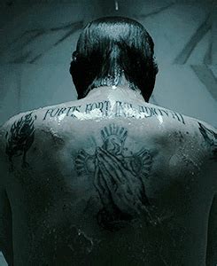 This can be noticed by the tattoo on his back, which from latin to english says fortune favors the brave, the motto of the. john wick tattoo - Google Search | Tatuajes geniales ...