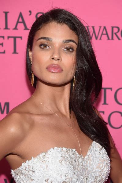 Brazilian model living in the big apple!!! Daniela Braga - Daniela Braga Photos - 2015 Victoria's ...