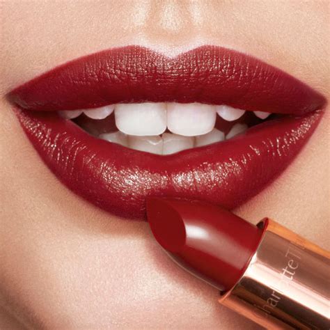 Full of glam, glitz and glitter, the st. Super Starlet: K.i.s.s.i.n.g: Wine Red Lipstick | Charlotte Tilbury