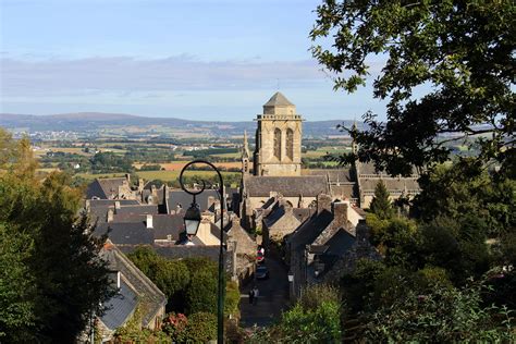 Die kleine stadt mit etwa 800 einwohnern ist irgendwo im 17. ~ Locronan ~ Foto & Bild | france, world, frankreich ...