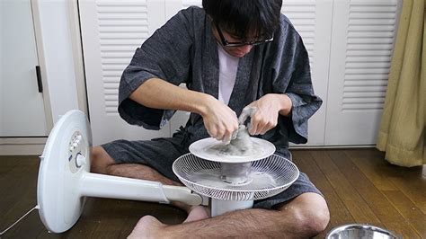 Compact structure, small footprint, good mud shielding. Potter's Wheel Made From an Electric Fan | Japan Style