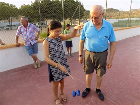 Uno es el clásico juego de cartas que mezcla habilidad y velocidad. Juegos Actuales Que Los Abuelos Nunca Jugaron : Rioja ...