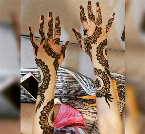 The best thing with choosing these types of tribal tattoo designs is that they represent a deeper meaning. Pin by Suhi Suhrita on Mehndi | Henna hand tattoo, Hand ...