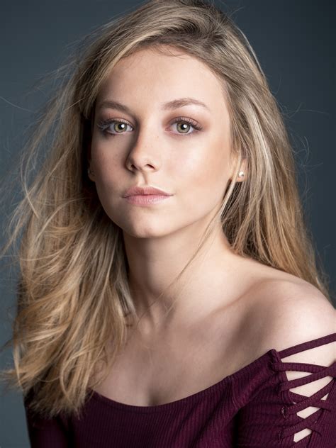 She gained recognition playing the starring role of carla rosón caleruega in the spanish drama series elite. Ester Expósito - AlloCiné