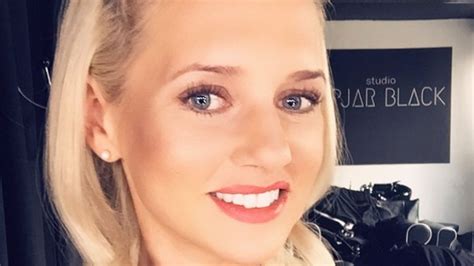 Auf instagram präsentiert sarah knappik ihre kugelrunde körpermitte. "Erste Info": Ex-GNTM-Girl Sarah Knappik will auswandern ...