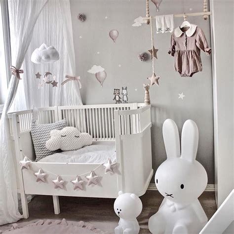 Damit deine tochter sich richtig wohlfühlt, kannst du das babyzimmer mit schöner dekoration in den gemütlichsten ort. Babyzimmer Mädchen Ideen Grau Rosa : Babyzimmer Rosa Grau ...