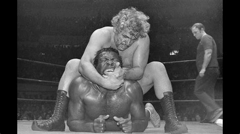 When did bobo brazil become a professional wrestler? Bobo Brazil - WRESTLING HISTORY