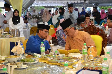 Cucunda sultan pahang terima darjah bawa gelaran 'datuk seri' 24 okt 2016. Khabar Pahang: KDYTM Tengku Mahkota berbuka puasa bersama ...