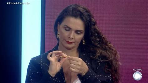 Na tarde de hoje, luiza ambiel e cartolouco resolveram acertar as contas em uma conversa na cozinha, em a fazenda 2020 (recordtv). A Fazenda: Luiza Ambiel revela ter cogitado romance com Cartolouco, mas desistiu - ISTOÉ ...