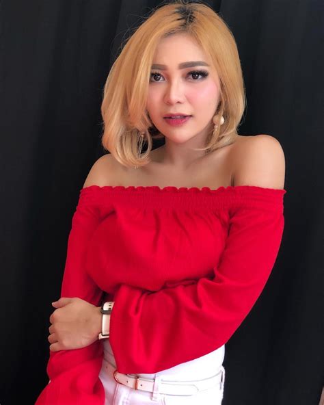 Trio macan adalah grup vokal dangdut asal jombang jawa timur yang terdiri dari aulia akbar, alam fakhri, willyandro thunggara, vhysnu satya, lia amelia, chacha sherly dan dara rafika. 10 Potret Chacha Sherly Eks Trio Macan, Makin Lama Kian ...