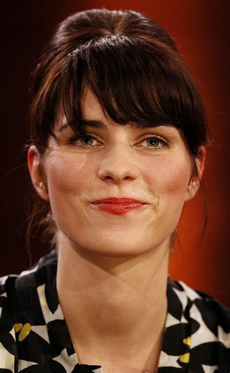Nora tschirner möchte seine majestät dazu überreden, den wirkungsbereich auch auf deutschland auszuweiten. ACTRICES: Nora Tschirner